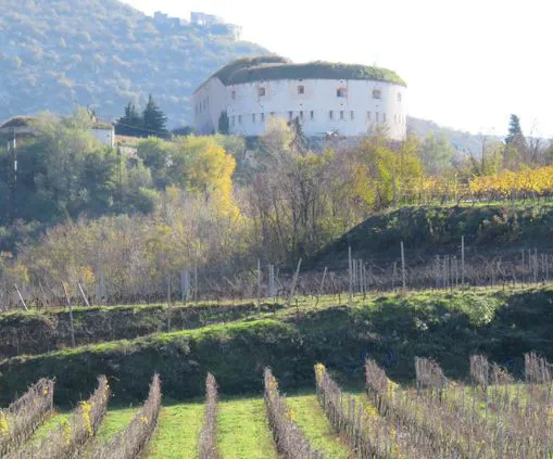 Forte Wohlgemuth accanto all'Agriturismo