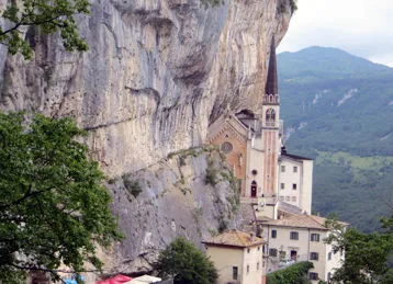 Santuario della Corona a pochi km dall'azienda agricola