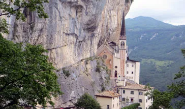 Santuario della Corona a pochi km dall'azienda agricola